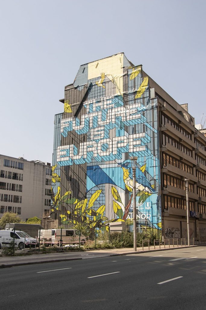 straatkunst met tekst the future is europe