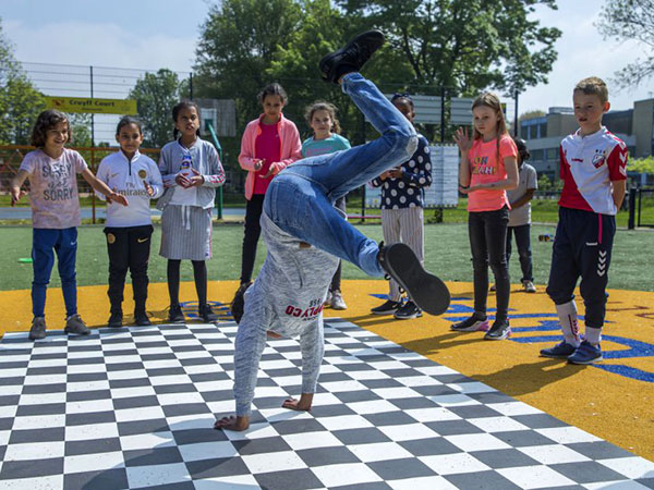 Kinderen aan het breakdancen