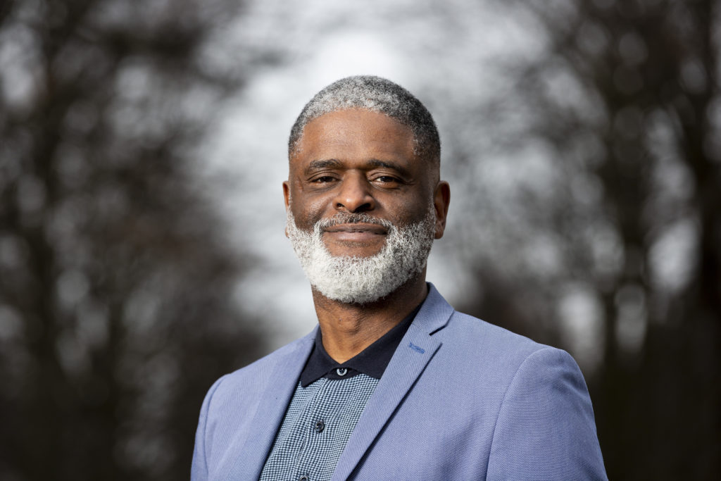 Portret van Lucien Kembel. Hij wordt per 1 april 2023 de nieuwe directeur-bestuurder van LKCA.